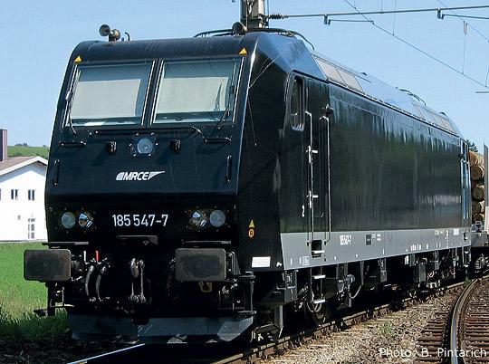 Electric locomotive BR 185 MRCE  with two pantographs (3-RAIL AC)<br /><a href='images/pictures/Roco/69807.jpg' target='_blank'>Full size image</a>